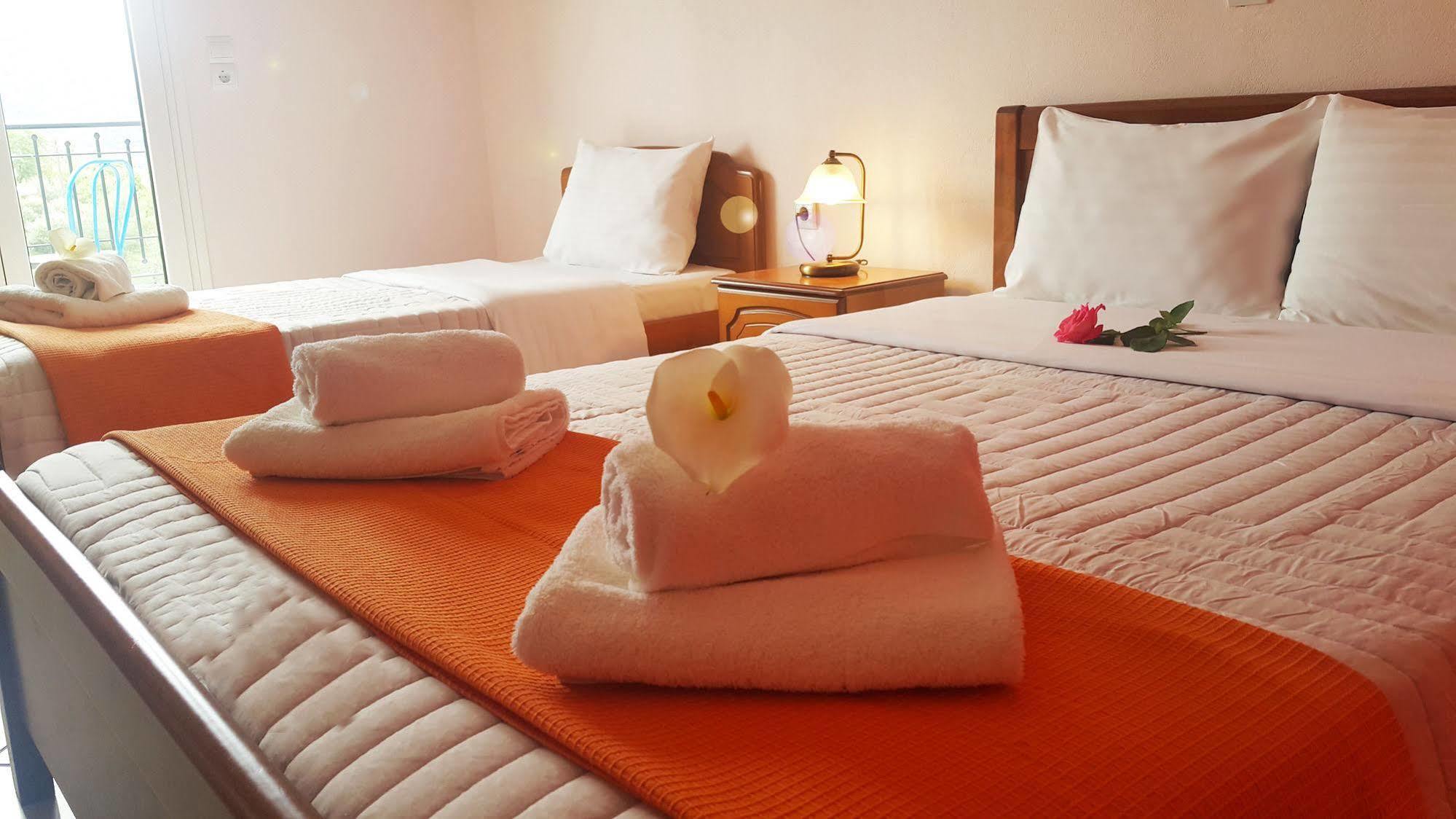 Paradosi Rooms Igoumenitsa Exterior foto